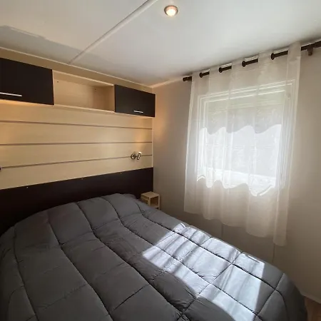 Mobil-home Recent A 20m De La Plage Avec Clim, Tv Et Equipement Complet - 2 Ch, 2 Sdb, Pour 4 Pers. - Fr-1-709-61 Casa vacanze Fouras