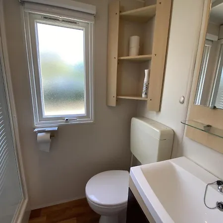 Mobil-home Recent A 20m De La Plage Avec Clim, Tv Et Equipement Complet - 2 Ch, 2 Sdb, Pour 4 Pers. - Fr-1-709-61 *