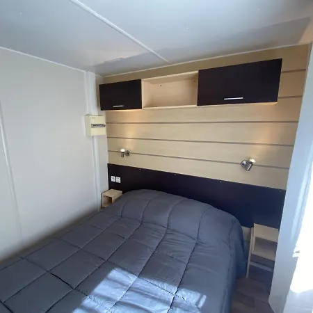 Mobil-home Recent A 20m De La Plage Avec Clim, Tv Et Equipement Complet - 2 Ch, 2 Sdb, Pour 4 Pers. - Fr-1-709-61 Fouras