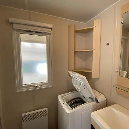 Casa vacanze Mobil-home Recent A 20m De La Plage Avec Clim, Tv Et Equipement Complet - 2 Ch, 2 Sdb, Pour 4 Pers. - Fr-1-709-61 Fouras